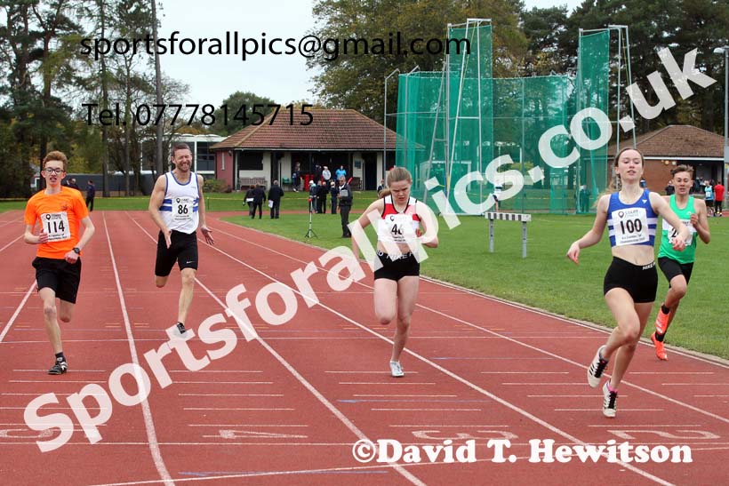 200 metres, NECAA Open Meeting, Morpeth, Sunday, October 18th. David T. Hewitson/Sports for All Pics